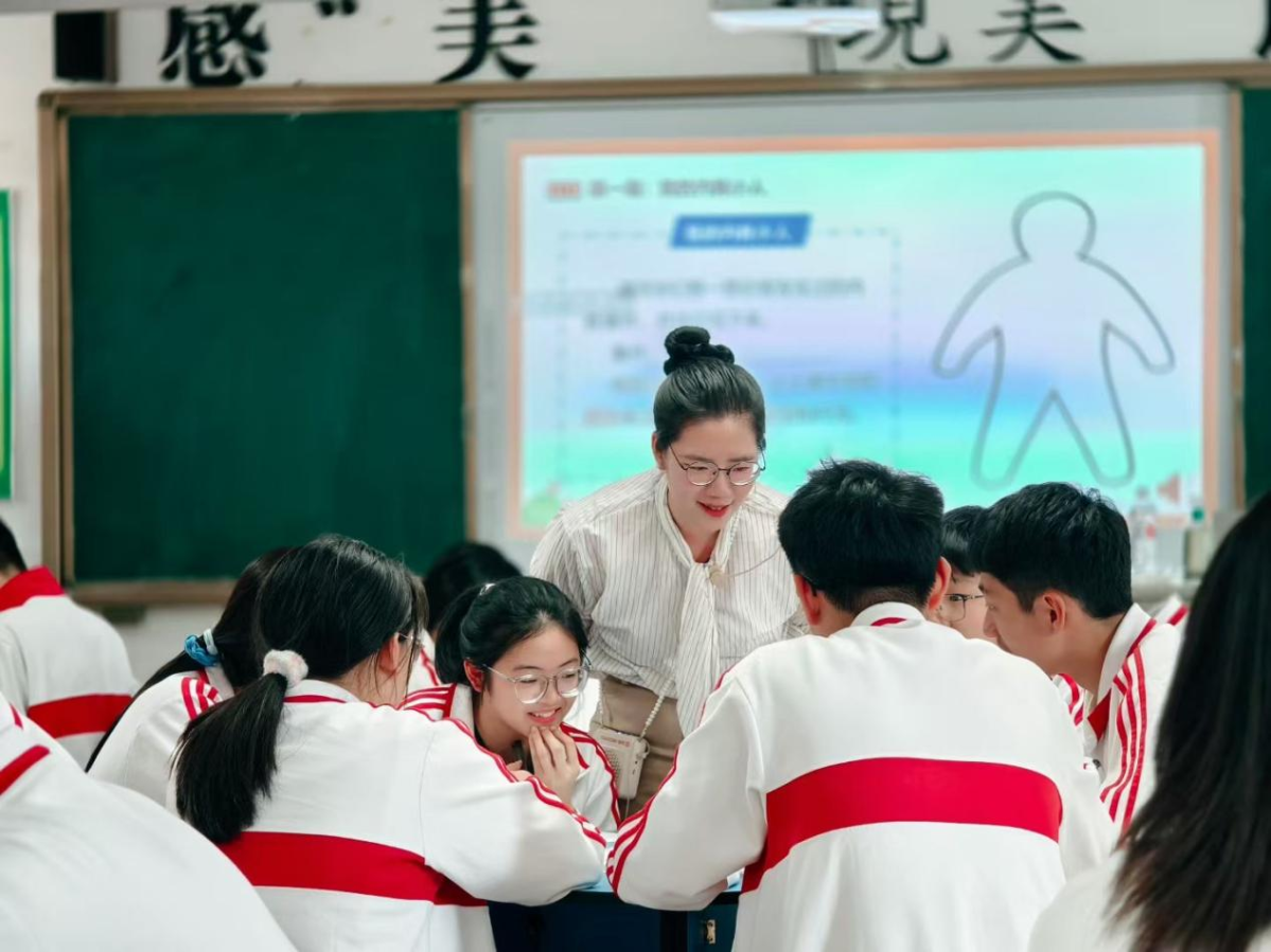 慈溪市高中心理健康品牌課堂展示暨新教師亮相活動在實驗高中舉行.png