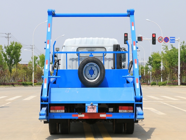 東風大多利卡擺臂垃圾車